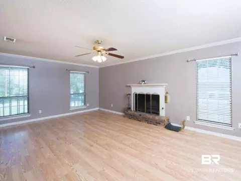 5805 Helen Dr, Mobile, AL 36618 photo 2