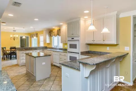 266 Suffolk Rd, Mobile, AL 36608 photo 3
