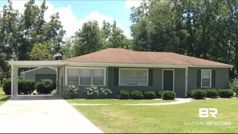 604 E Laurel St, Atmore, AL 36502 photo 1