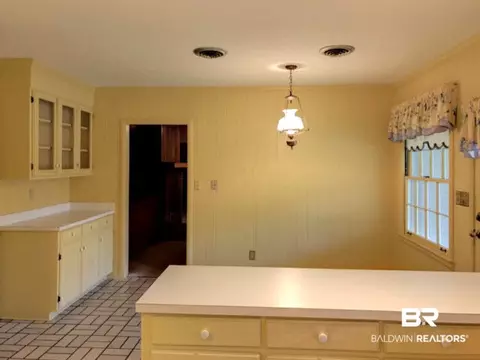 303 E Laurel St, Atmore, AL 36502 photo 3