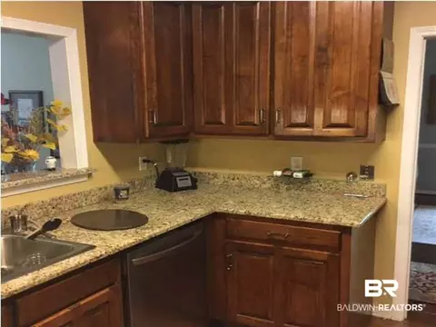 441 W Lakeview Dr, Mobile, AL 36695 photo 4