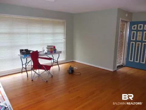 5314 Forest Park Dr, Mobile, AL 36618 photo 2
