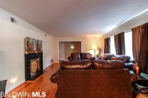 3800 Camellia Dr, Mobile, AL 36693 photo 4