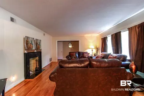 3800 Camellia Dr, Mobile, AL 36693 photo 4