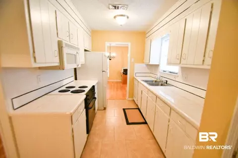 6309 N Christopher Dr, Mobile, AL 36609 photo 4