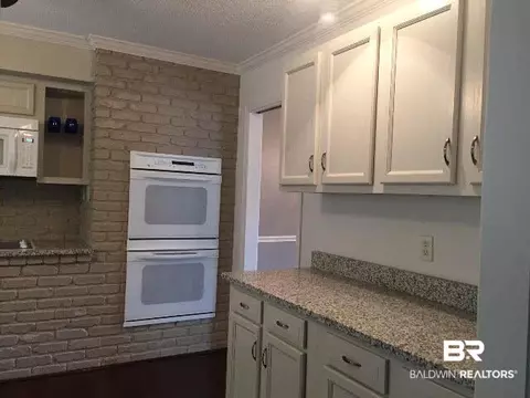 926 E Regents Dr, Mobile, AL 36609 photo 5