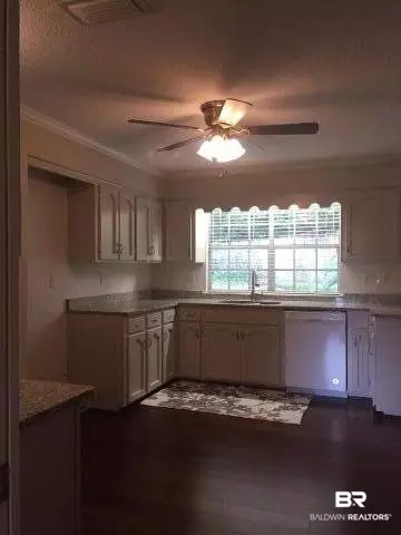 926 E Regents Dr, Mobile, AL 36609 photo 6