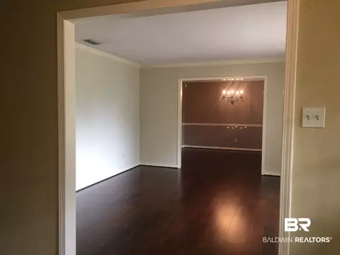 926 E Regents Dr, Mobile, AL 36609 photo 4