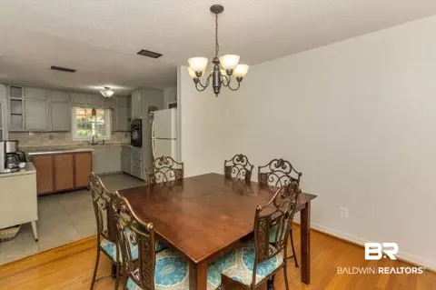 751 E Ashwood Dr, Mobile, AL 36693 photo 2