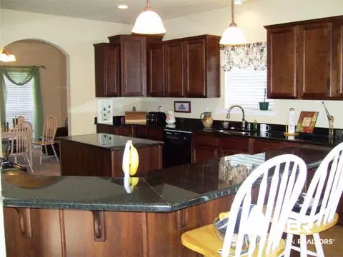 258 Heritage Cir, Mobile, AL 36608 photo 2