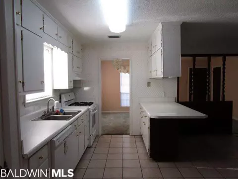 8010 Domain St, Mobile, AL 36619 photo 3