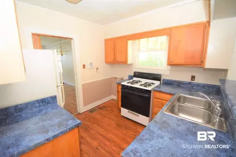 727 Jemison St, Mobile, AL 36606 photo 2