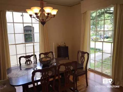 105 Florence Pl, Mobile, AL 36607 photo 2