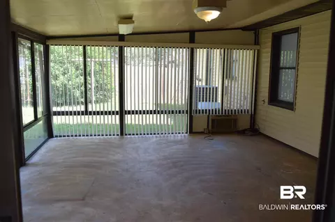 512 Holiday Ave, Chickasaw, AL 36611 photo 13