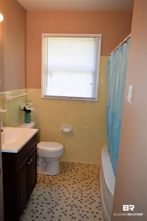512 Holiday Ave, Chickasaw, AL 36611 photo 9