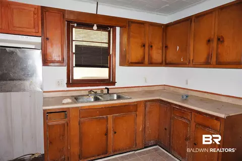 115 4th Ave, Chickasaw, AL 36611 photo 3