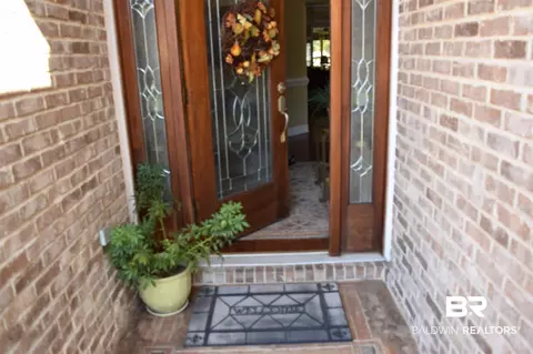 5584 Fairfield Pl, Mobile, AL 36609 photo 2