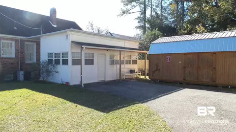 215 E Horner St, Atmore, AL 36502 photo 2