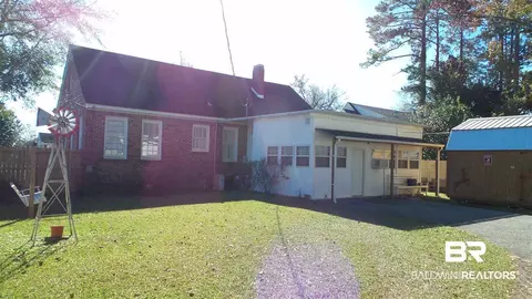 215 E Horner St, Atmore, AL 36502 photo 3