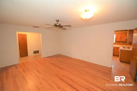 108 3rd Ave, Chickasaw, AL 36611 photo 3