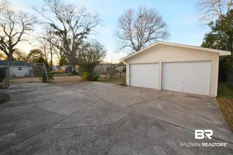108 3rd Ave, Chickasaw, AL 36611 photo 22
