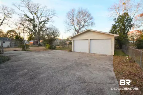 108 3rd Ave, Chickasaw, AL 36611 photo 4