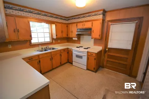 108 3rd Ave, Chickasaw, AL 36611 photo 6