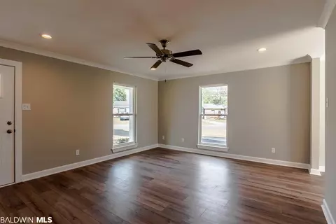 820 E Trailwood Dr, Mobile, AL 36695 photo 4