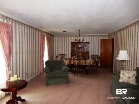 204 E Cypress St, Atmore, AL 36502 photo 4
