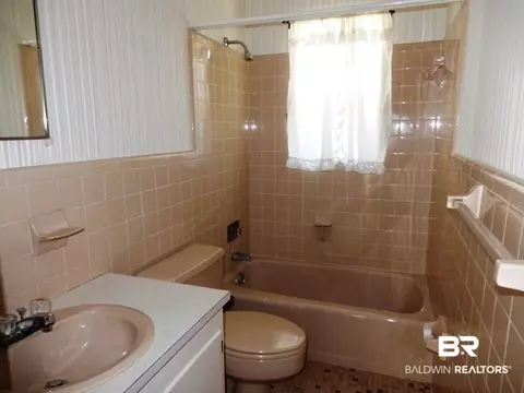 204 E Cypress St, Atmore, AL 36502 photo 15