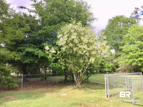 405 E Pine St, Atmore, AL 36502 photo 11