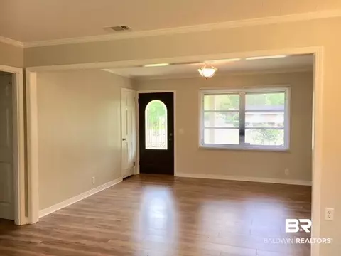 405 E Pine St, Atmore, AL 36502 photo 2