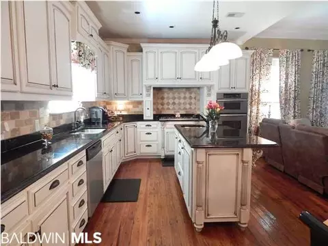 2501 Spring Hill Ave, Mobile, AL 36607 photo 2