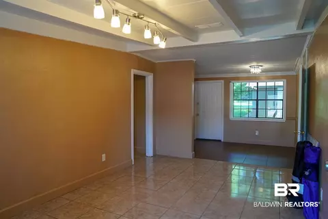 5413 Forest Park Dr, Mobile, AL 36618 photo 2