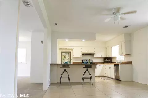 7281 E Lakeview Dr, Mobile, AL 36695 photo 3
