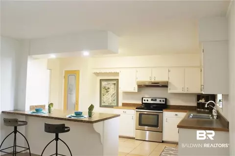 7281 E Lakeview Dr, Mobile, AL 36695 photo 2