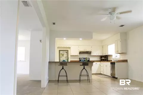 7281 E Lakeview Dr, Mobile, AL 36695 photo 3