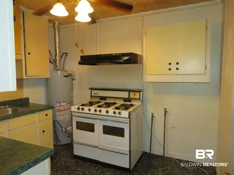 307 3rd St, Chickasaw, AL 36611 photo 6