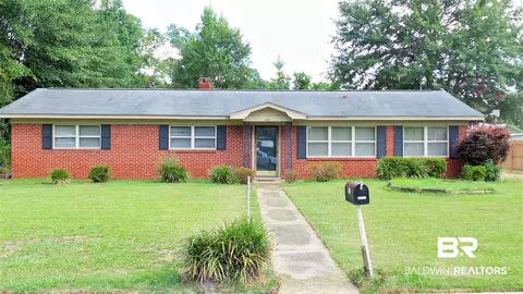 403 E Laurel St, Atmore, AL 36502 photo 1