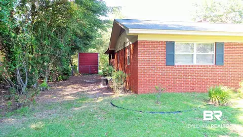 403 E Laurel St, Atmore, AL 36502 photo 2