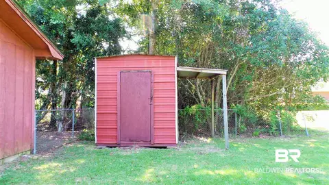 403 E Laurel St, Atmore, AL 36502 photo 6