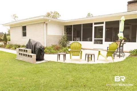 212 E Pine St, Atmore, AL 36502 photo 5