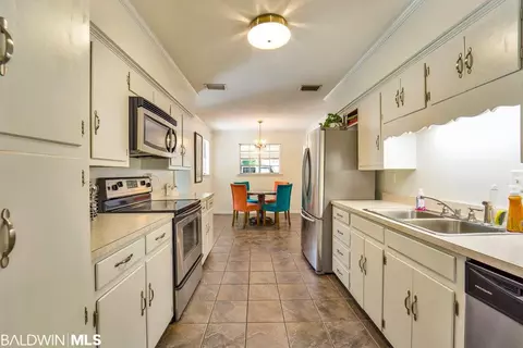 3527 E Springwood Dr, Mobile, AL 36608 photo 2