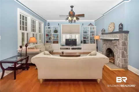 300 Mcdonald Ave, Mobile, AL 36604 photo 4