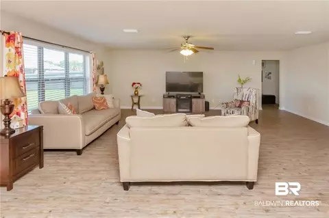 405 E Paget Dr, Mobile, AL 36608 photo 4