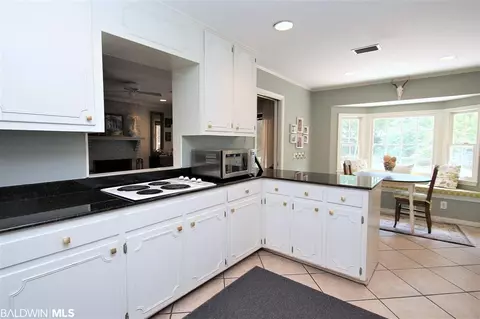 3811 S Ashley Dr, Mobile, AL 36608 photo 8