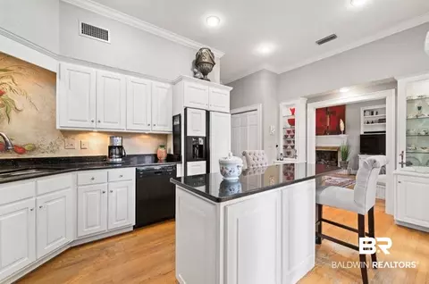 207 E Lakewood Dr, Mobile, AL 36608 photo 9