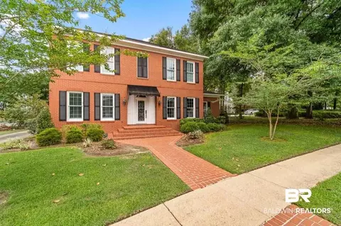 207 E Lakewood Dr, Mobile, AL 36608 photo 1