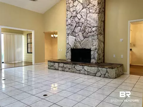 162 Windsor Dr, Daphne, AL 36526 photo 2