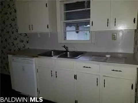 1604 Dover St, Mobile, AL 36618 photo 3